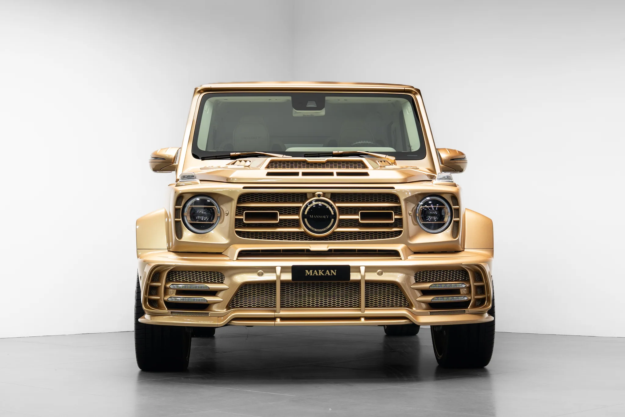 Mercedes-Benz AMG G 63 Mansory Gold, photograph 2