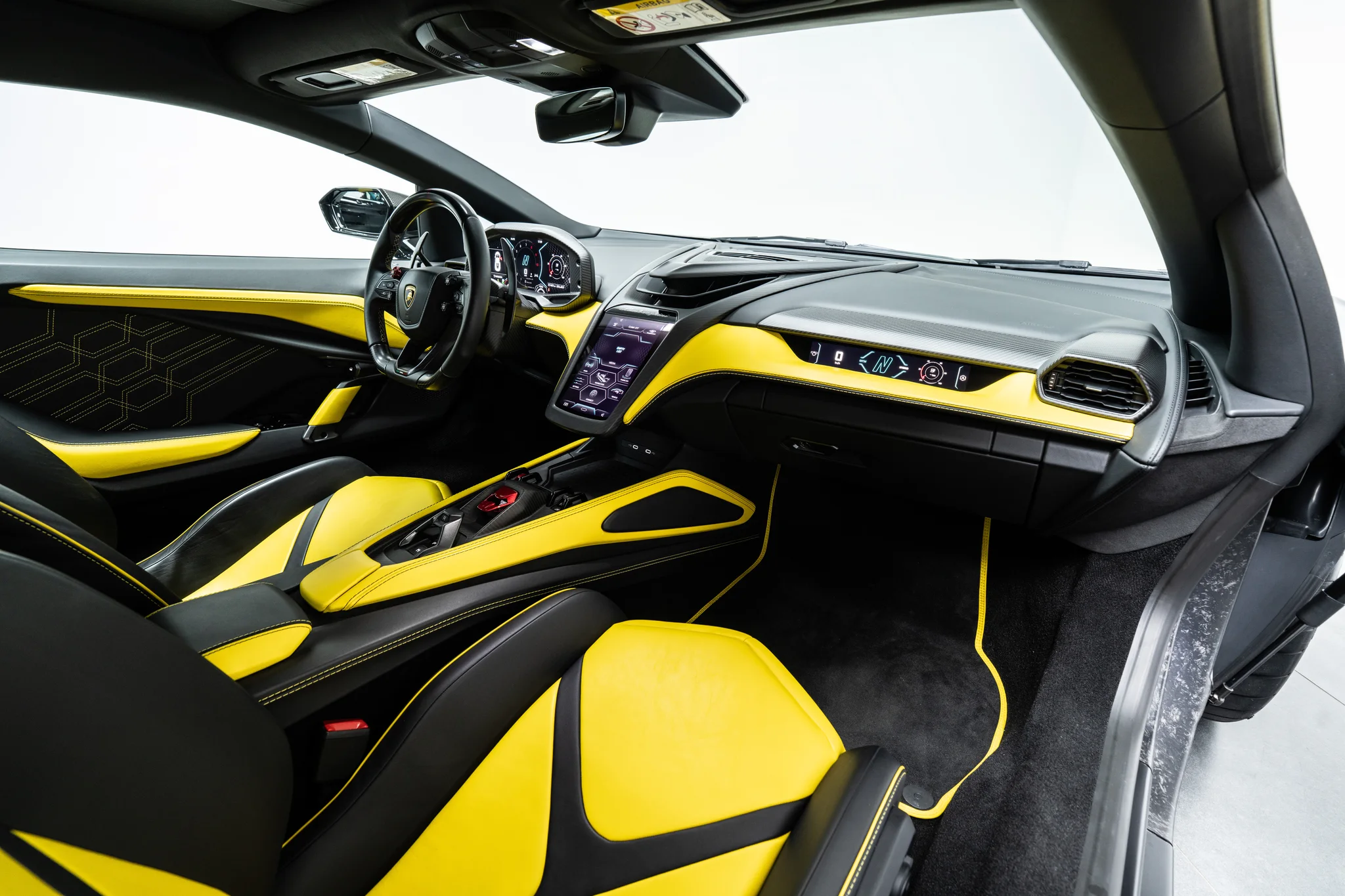 Lamborghini Revuelto, photograph 5