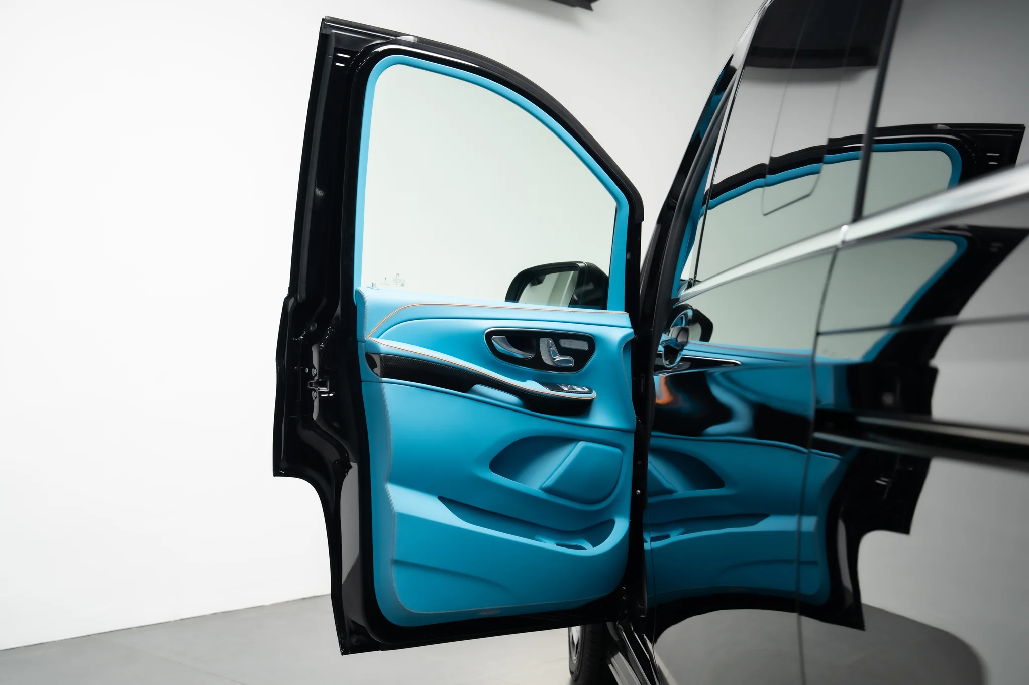 Mercedes-Benz V 300 L by Mansory, photograph 17