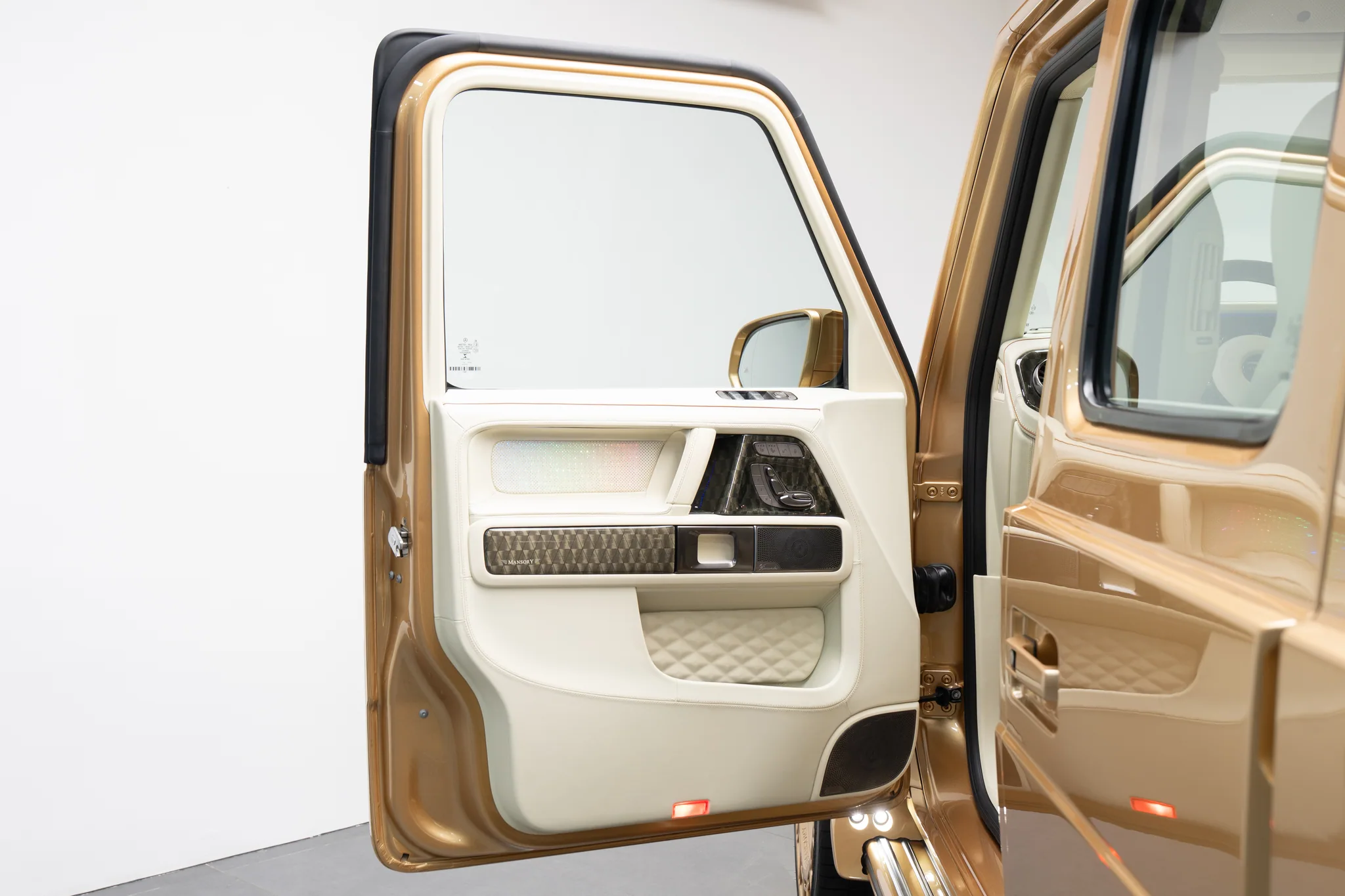 Mercedes-Benz AMG G 63 Mansory Gold, photograph 18