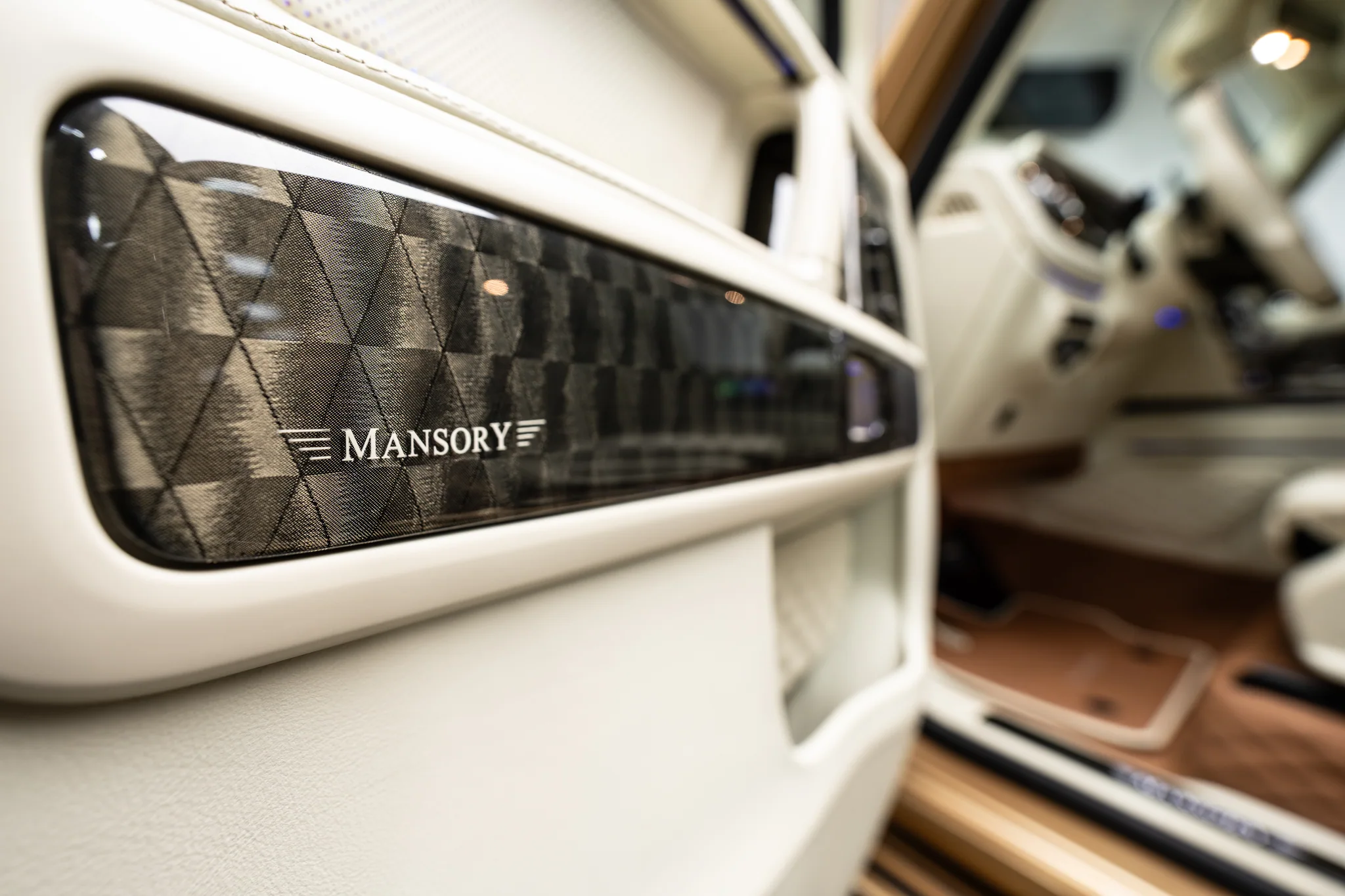 Mercedes-Benz AMG G 63 Mansory Gold, photograph 19