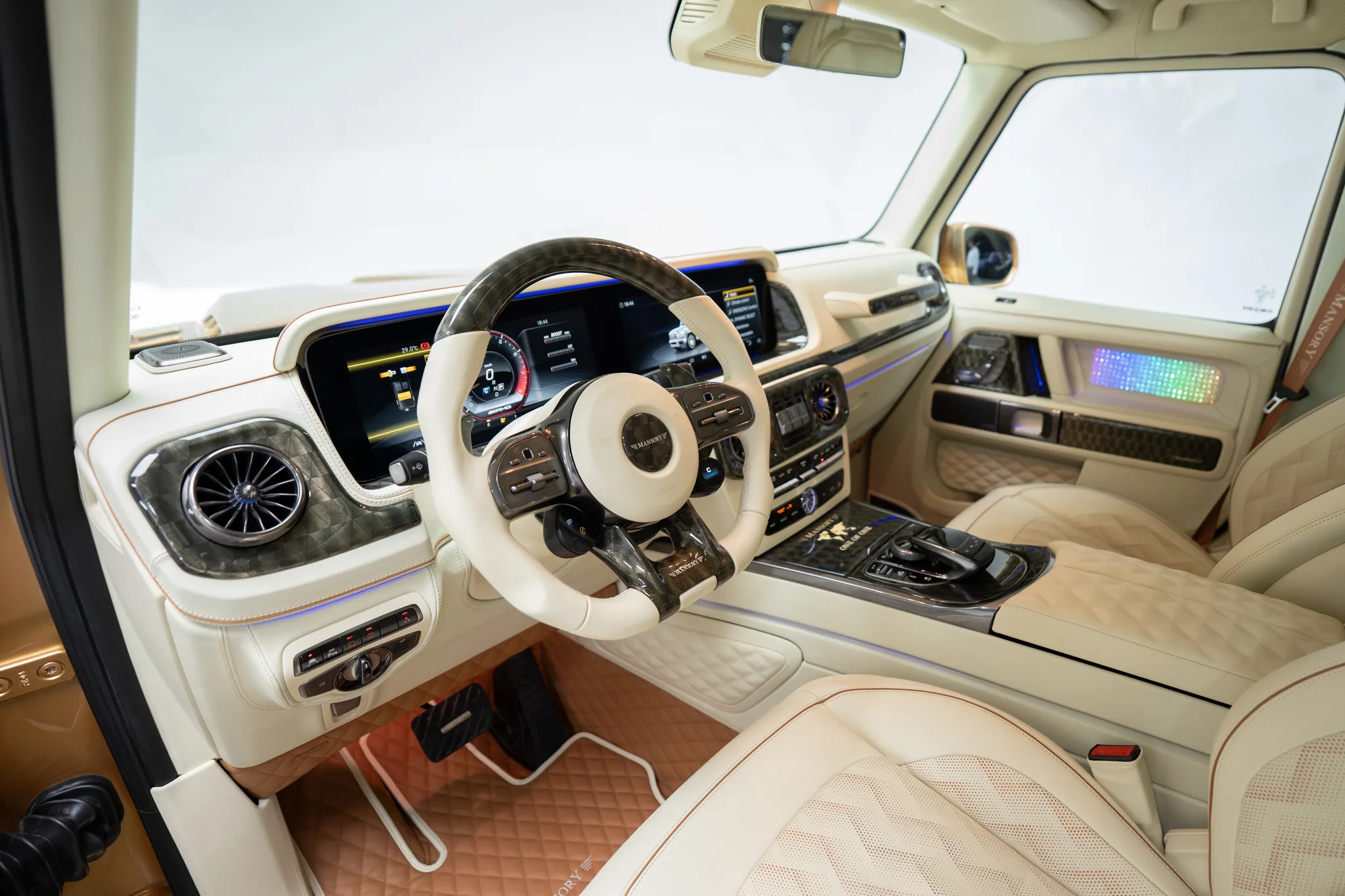 Mercedes-Benz AMG G 63 Mansory Gold, photograph 22