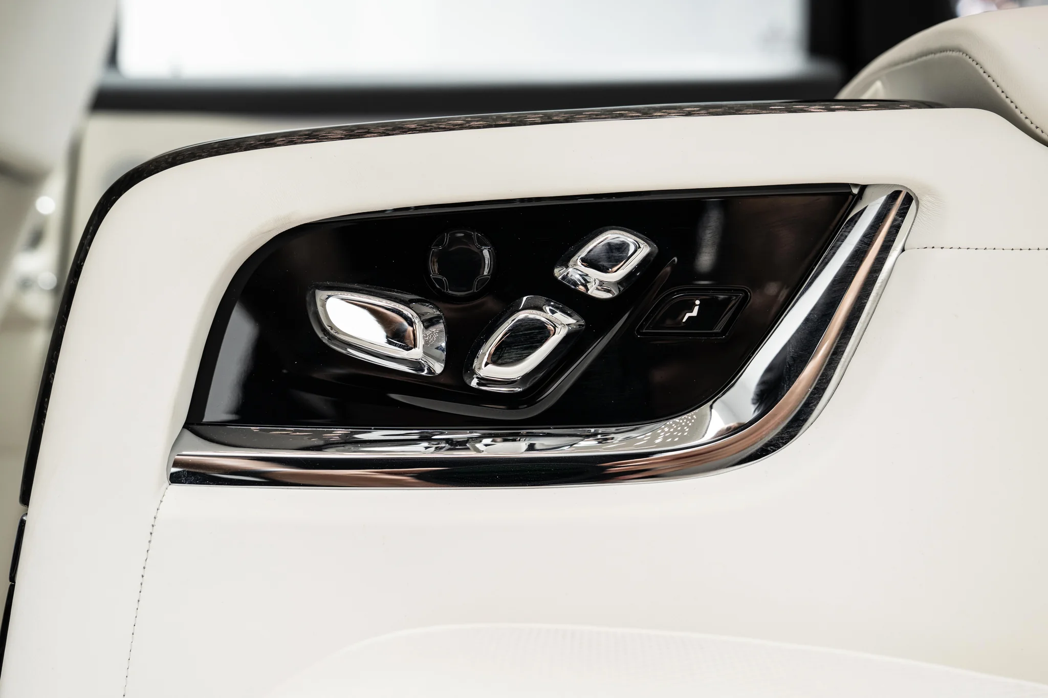 Rolls-Royce Cullinan Series II, photograph 17