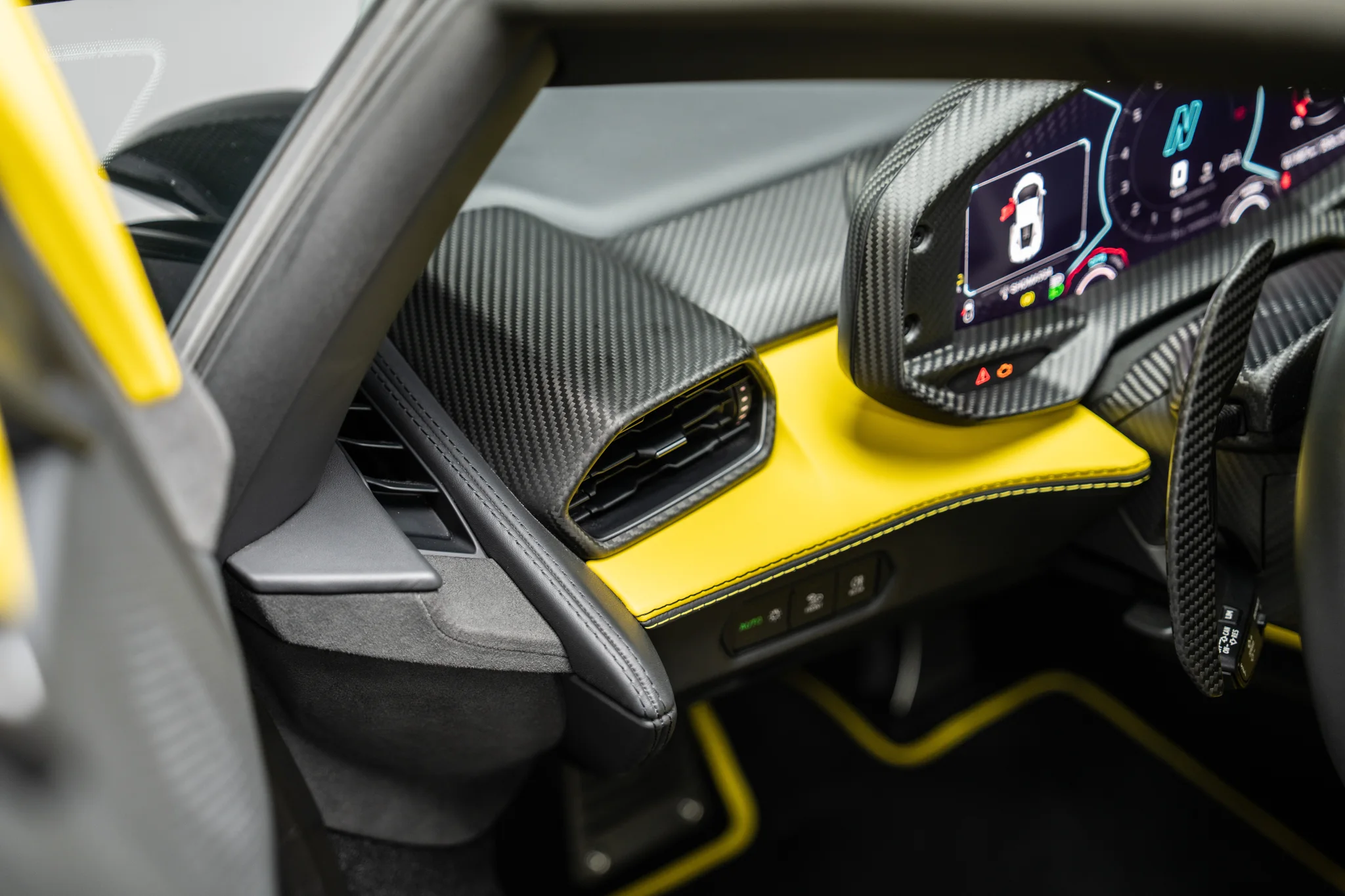 Lamborghini Revuelto, photograph 12
