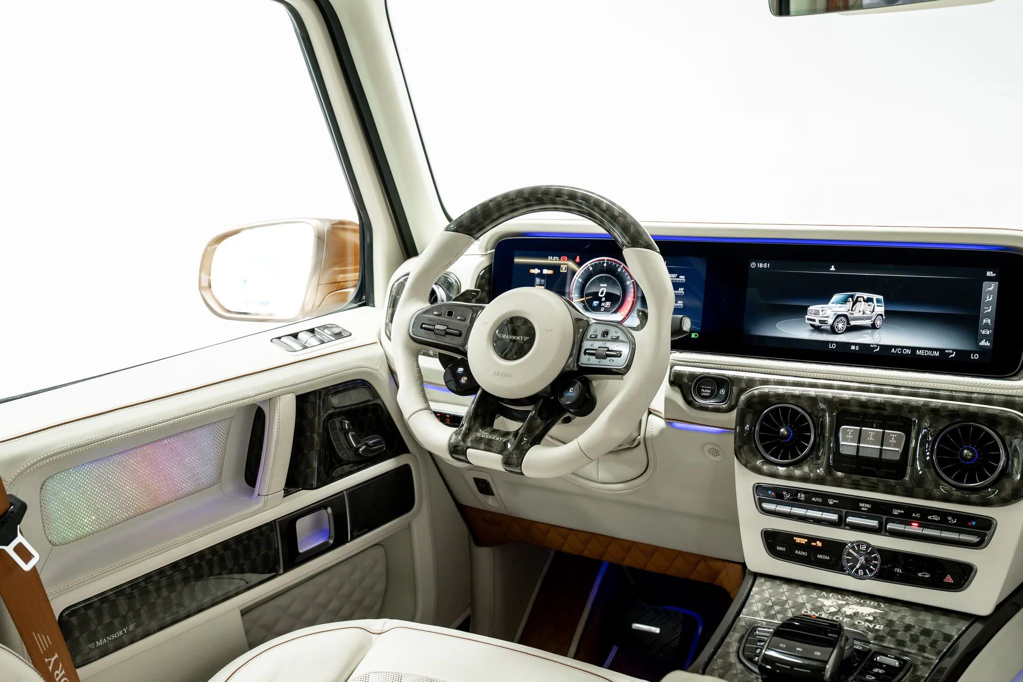 Mercedes-Benz AMG G 63 Mansory Gold, photograph 30