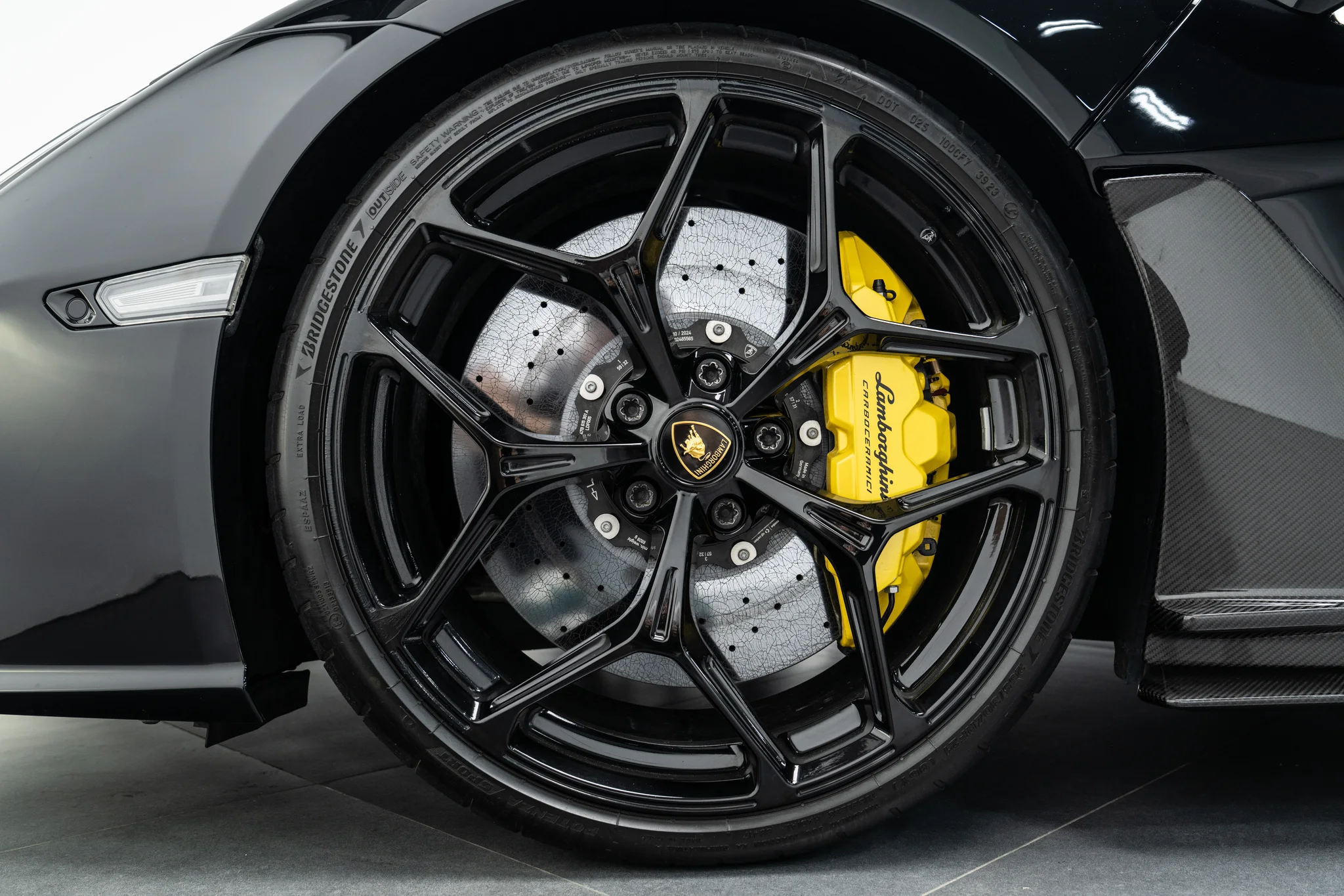 Lamborghini Revuelto, photograph 16