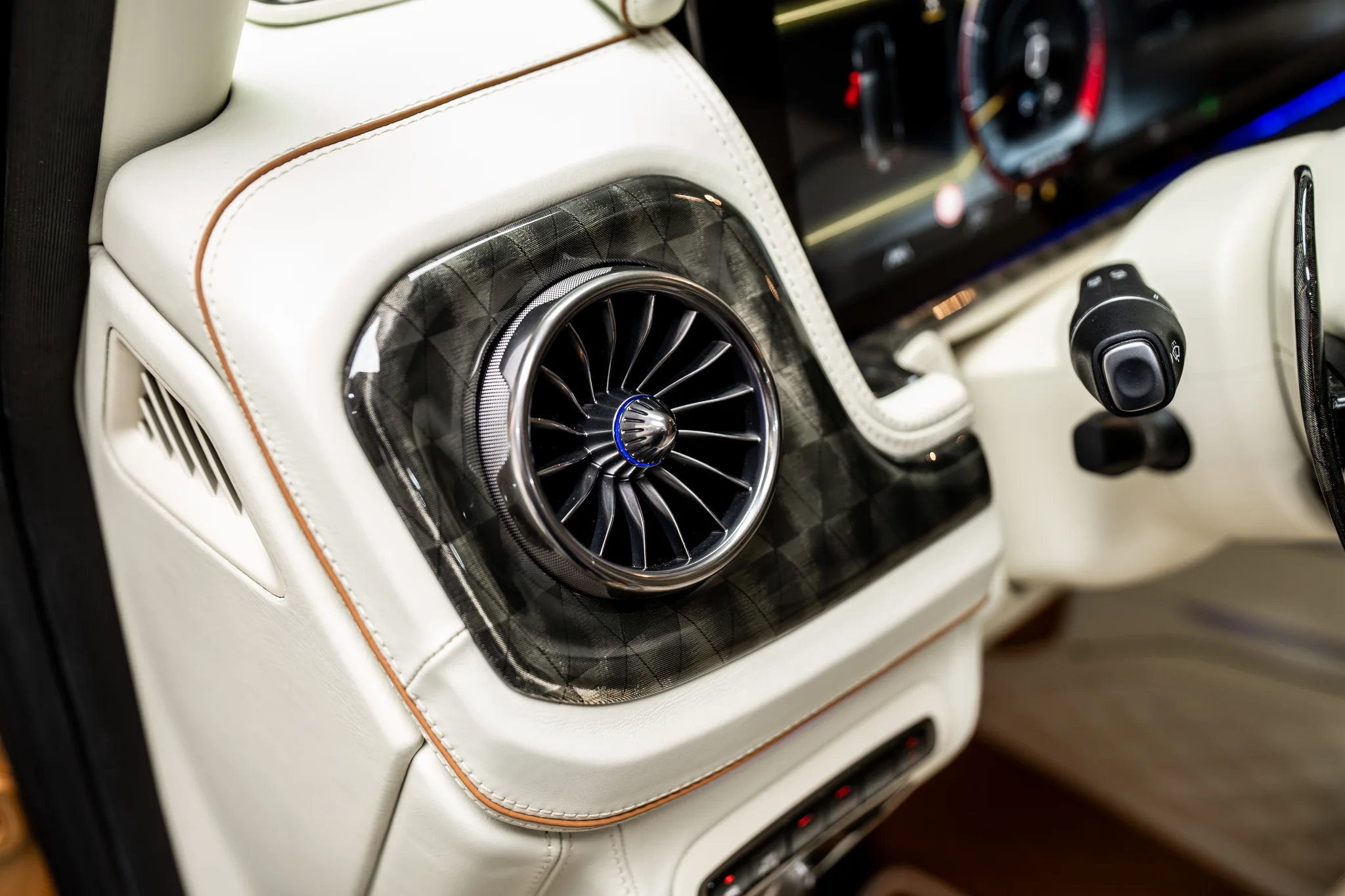 Mercedes-Benz AMG G 63 Mansory Gold, photograph 26