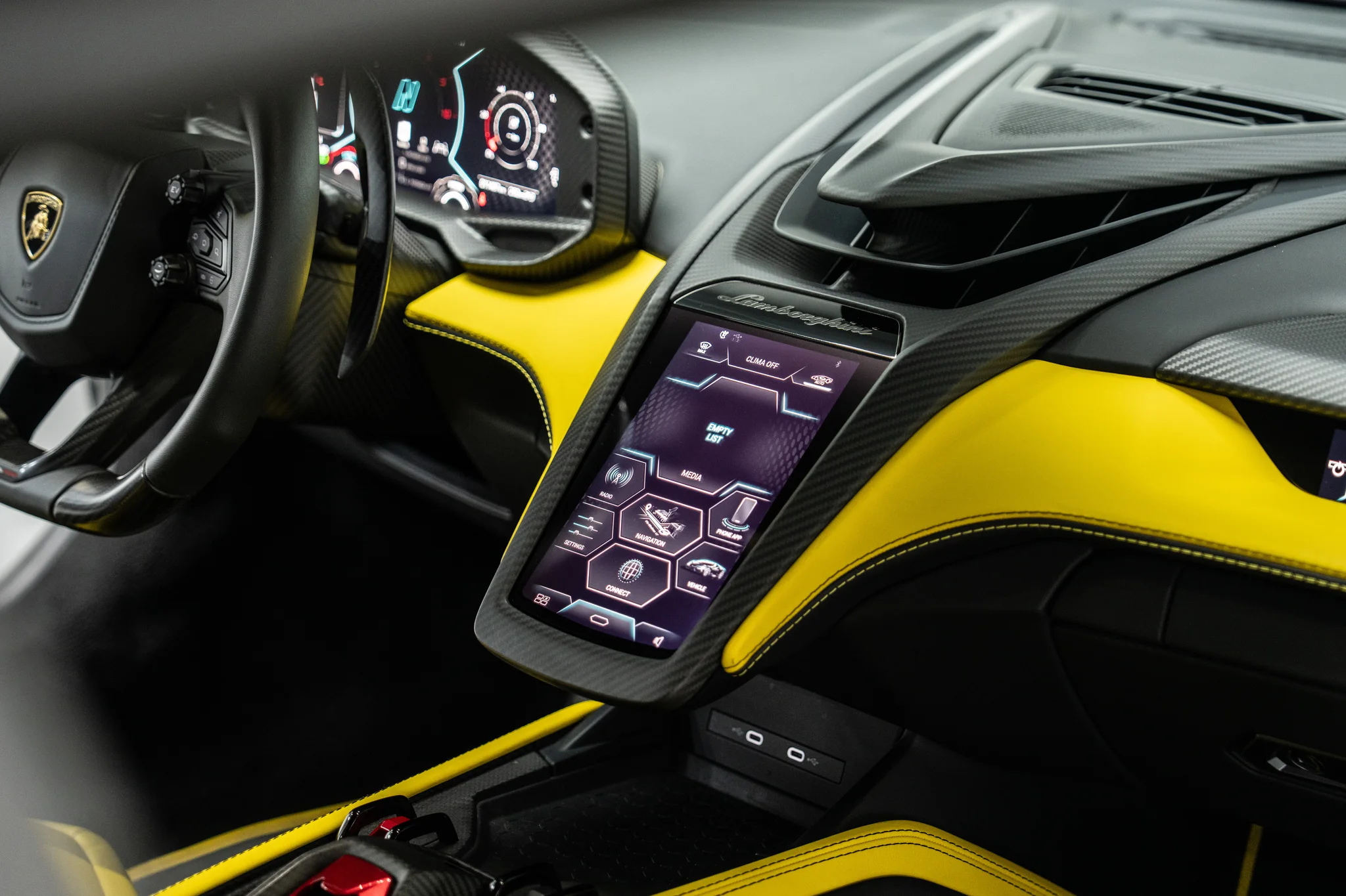 Lamborghini Revuelto, photograph 9