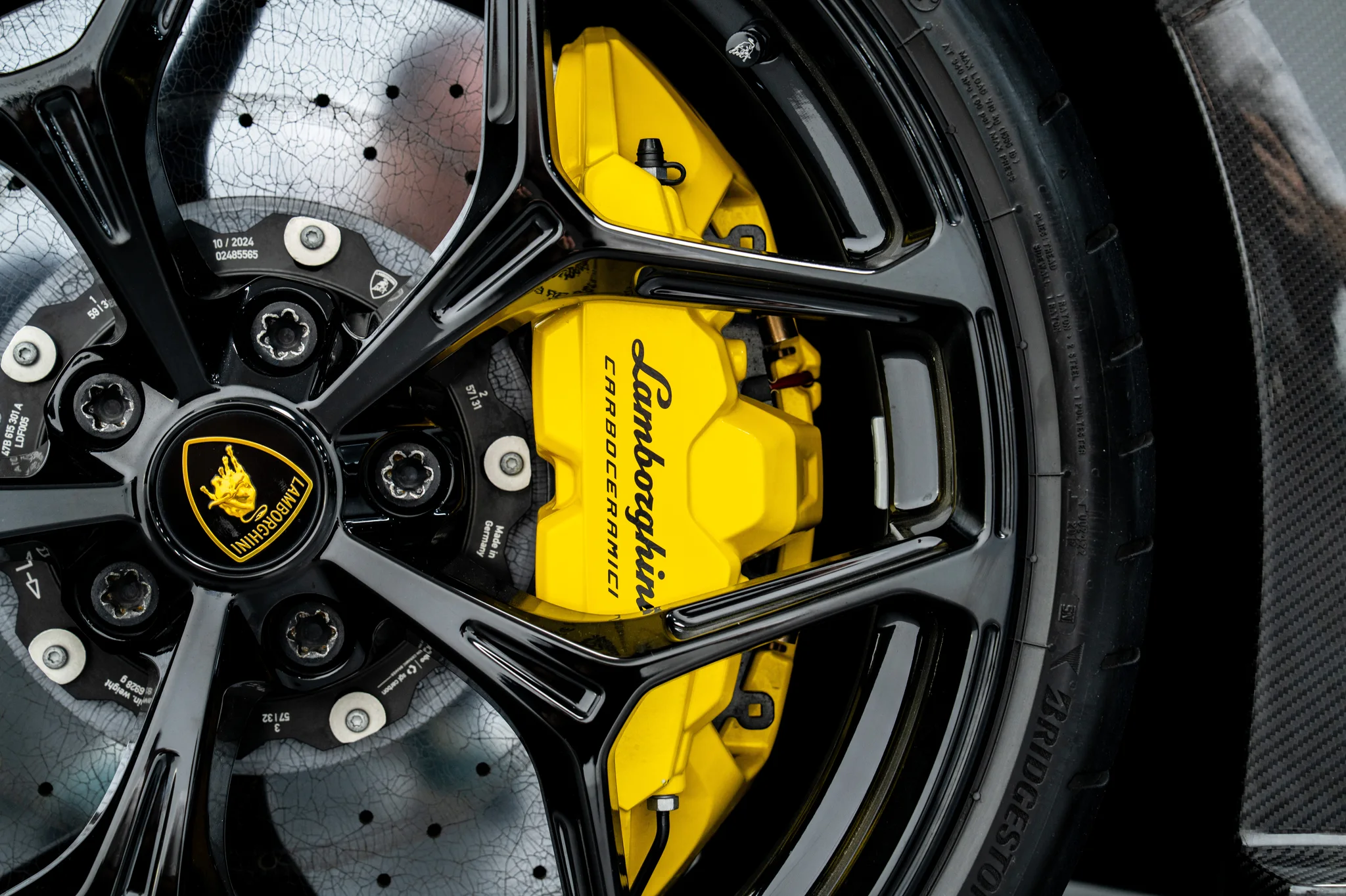 Lamborghini Revuelto, photograph 15