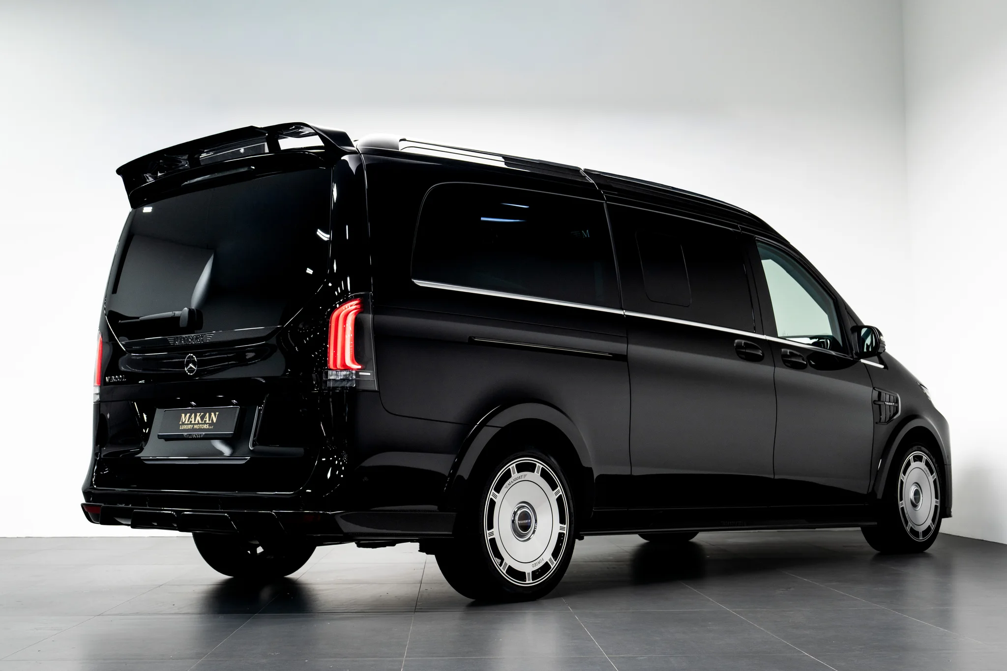 Mercedes-Benz V 300 L by Mansory, photograph 3