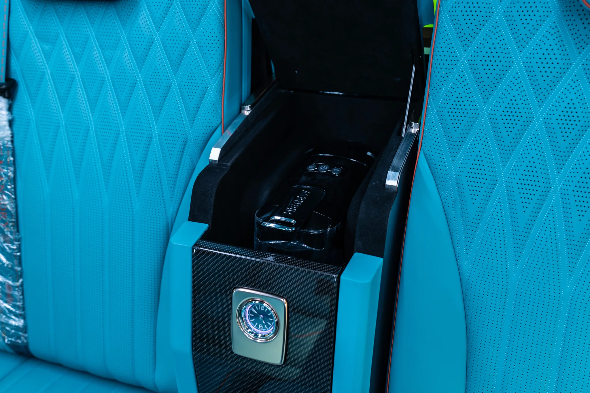 Mercedes-Benz V 300 L by Mansory, photograph 29