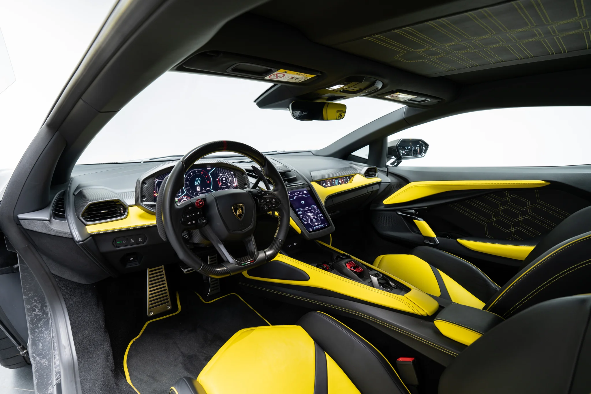 Lamborghini Revuelto, photograph 6