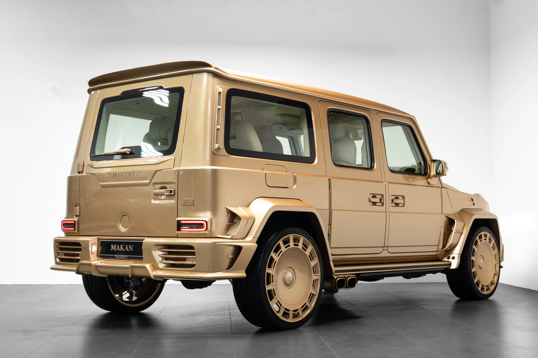 Mercedes-Benz AMG G 63 Mansory Gold, photograph 3