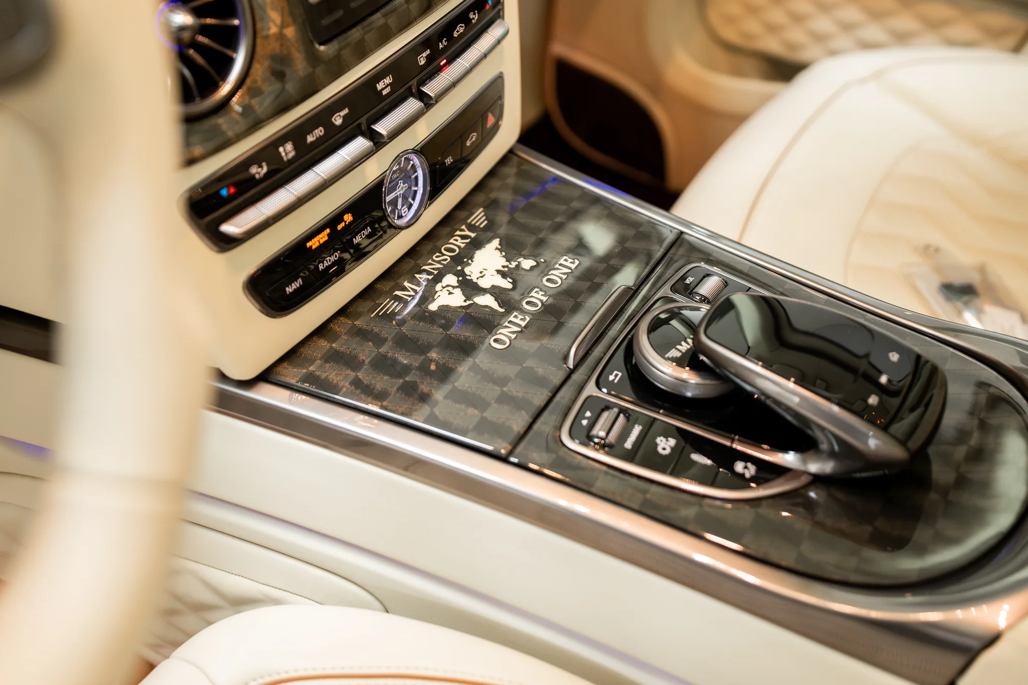 Mercedes-Benz AMG G 63 Mansory Gold, photograph 25