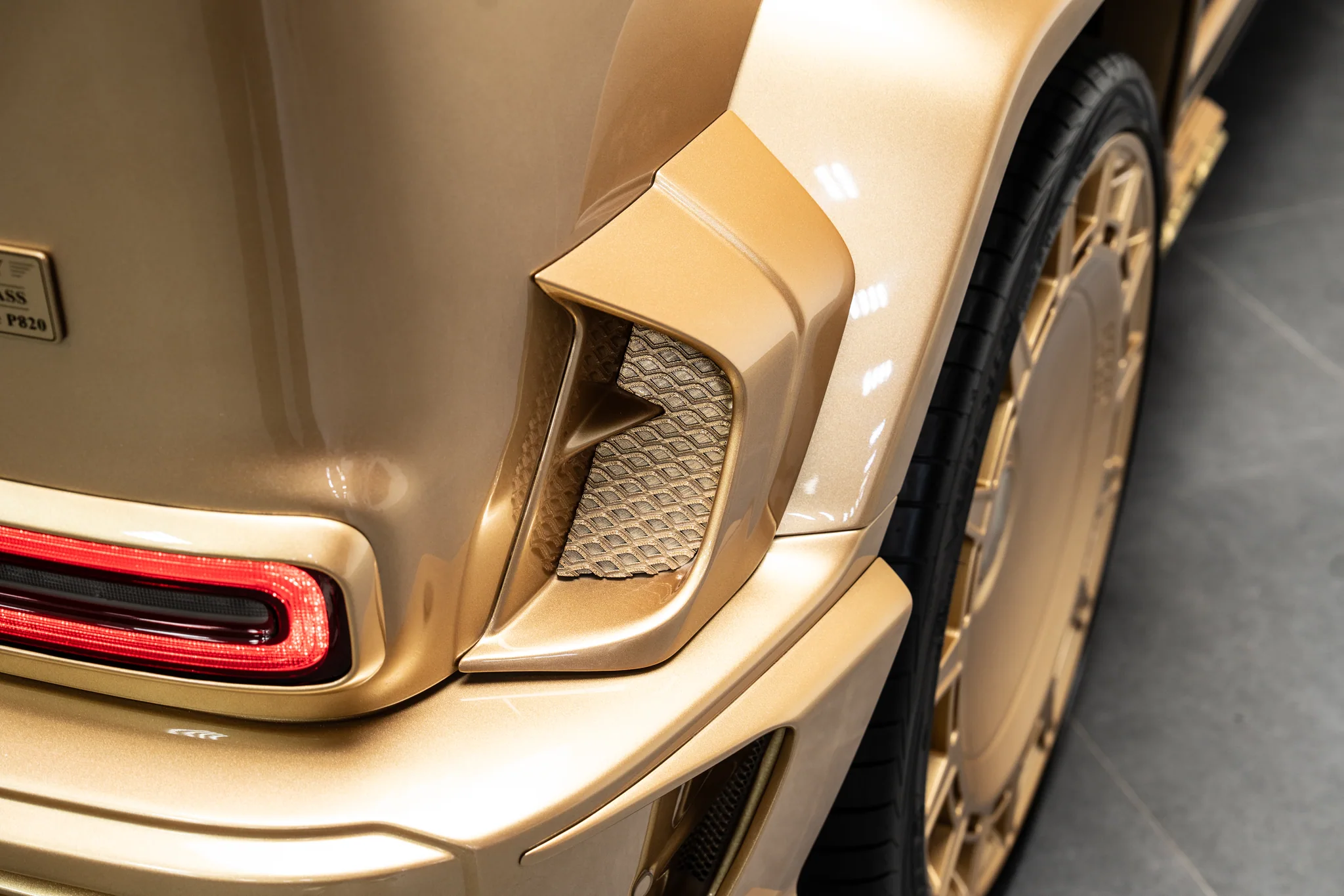 Mercedes-Benz AMG G 63 Mansory Gold, photograph 5